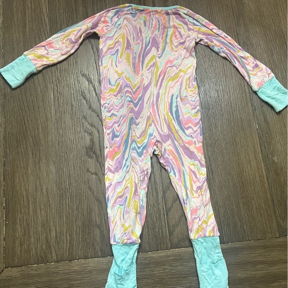 Little Sleepies pink marble swirl ( limited edition ) zippie - Picture 2 of 3